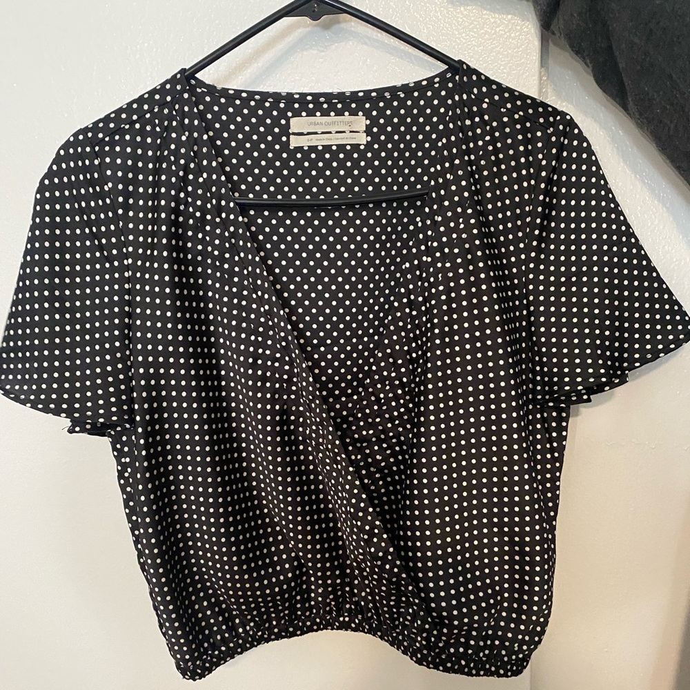 black and white polka dot short sleeve crop top